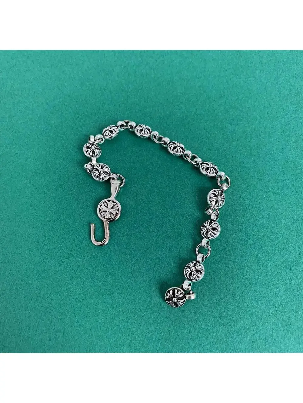 Y2k Vintage style gothic cross pendant silver bracelet. Cool design. Nice